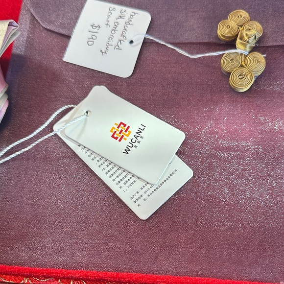 Elegant Floral Embroidered Scarf - Picture 3 of 6